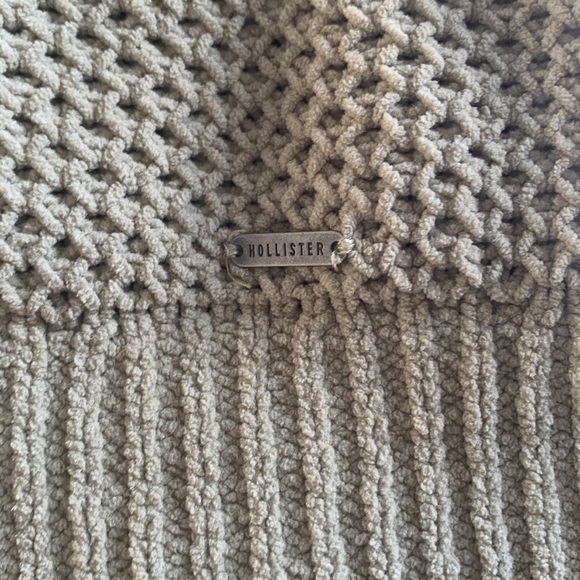 Hollister Green Sweater - Picture 2 of 2